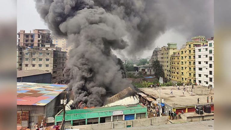 রাজধানীতে গ্যাসলাইট কারখানার আগুন নিয়ন্ত্রণে, ৫ জনের লাশ উদ্ধার