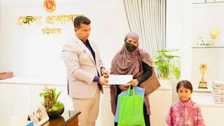 মানবিক ডিসি জাহিদের কাছ থেকে কেউ ফেরে না খালি হাতে