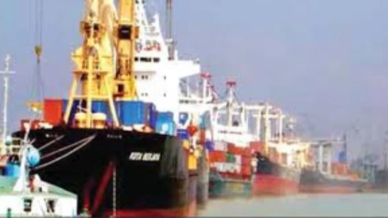 গভীর সাগরে জাহাজে ছুরিকাঘাতে নিহত থাই নাবিক