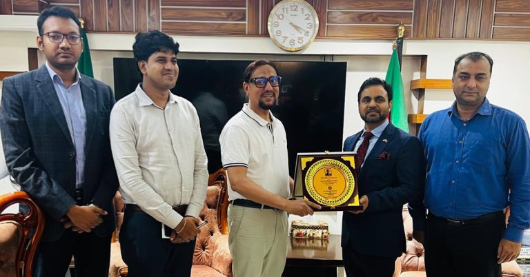 ভারতের বিদায়ী সহকারী হাইকমিশনারের সঙ্গে চসিক মেয়রের সৌজন্য সাক্ষাৎ