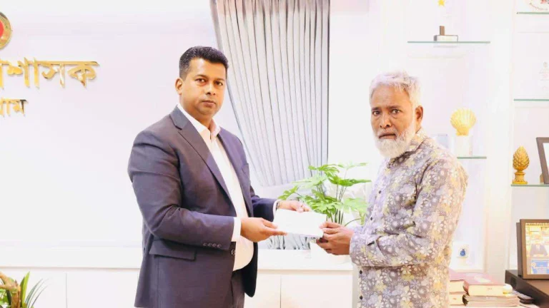 মানবিকতার আলো ছড়াচ্ছেন চট্টগ্রামের ডিসি জাহিদ