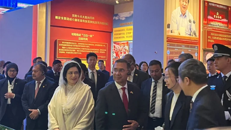 চীনা কমিউনিস্ট পার্টির জাদুঘর পরিদর্শনে প্রধানমন্ত্রী