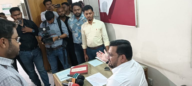 ভূমি প্রতিমন্ত্রীর আমিনবাজার ও আশুলিয়া রাজস্ব সার্কেল আকস্মিক পরিদর্শন
