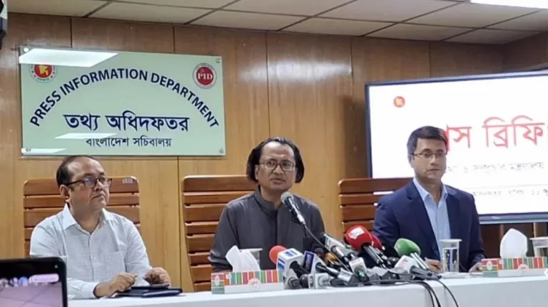 দিল্লির বিমানবন্দরে কী ঘটেছিল, জানালেন প্রধানমন্ত্রীর তথ্য উপদেষ্টা
