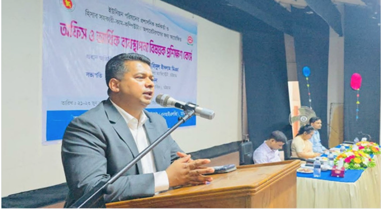 সমাজ ও রাষ্ট্রের পরিবর্তনের জন্য কাজ করতে হবে: জেলা প্রশাসক