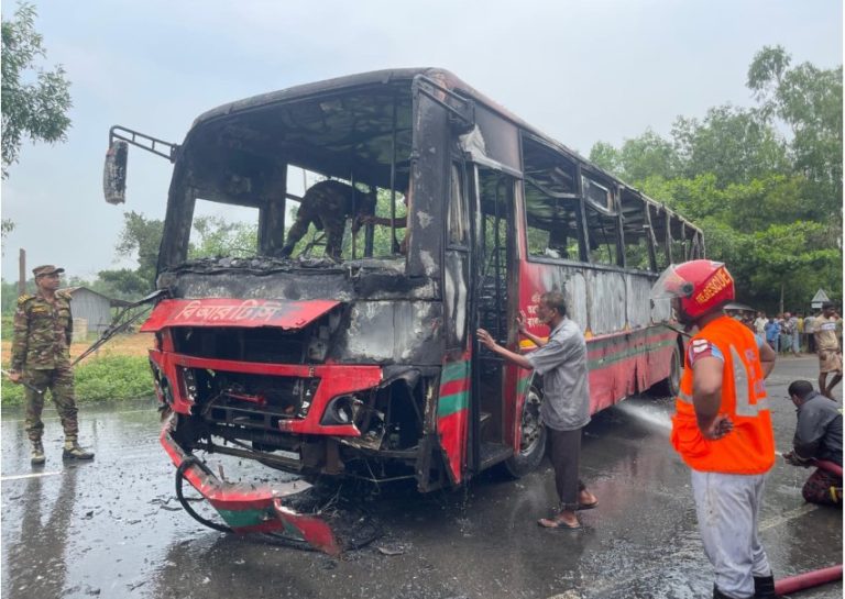 ফটিকছড়িতে বিআরটিসি বাসের চাপায় বাবা-সন্তানের মর্মান্তিক মৃত্যু