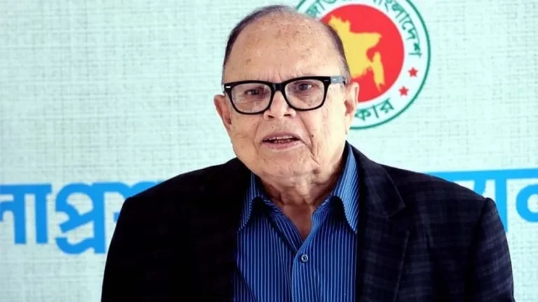 ড. ইউনূসের ‘কিচেন কেবিনেট’ নিয়ে মুখ খুললেন আরেক উপদেষ্টা