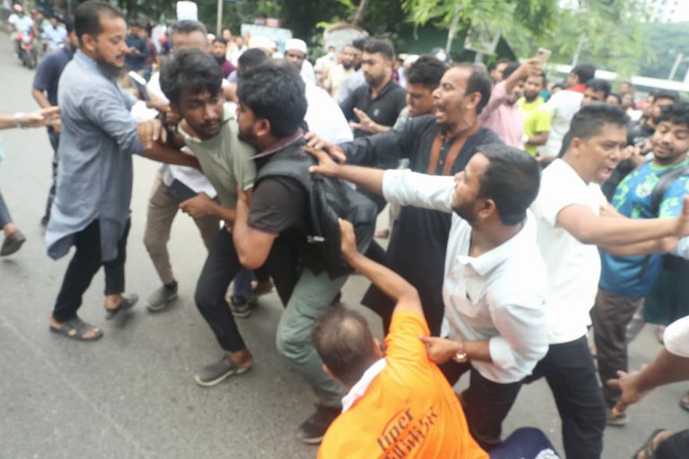‎ধানমন্ডি ৩২-এ জামায়াতের মিছিল শেষে সাংবাদিকদের ওপর হামলার অভিযোগ‎