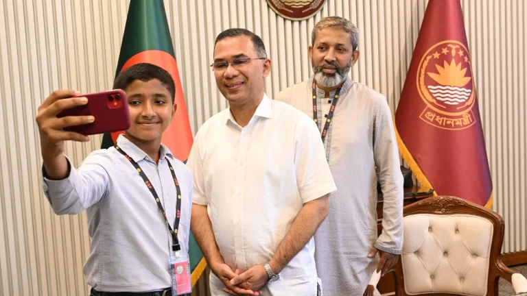 প্রধানমন্ত্রীর সঙ্গে দেখা করল ভুবন ভোলানো হাসিতে মন জয় করা সেই তাহসিন