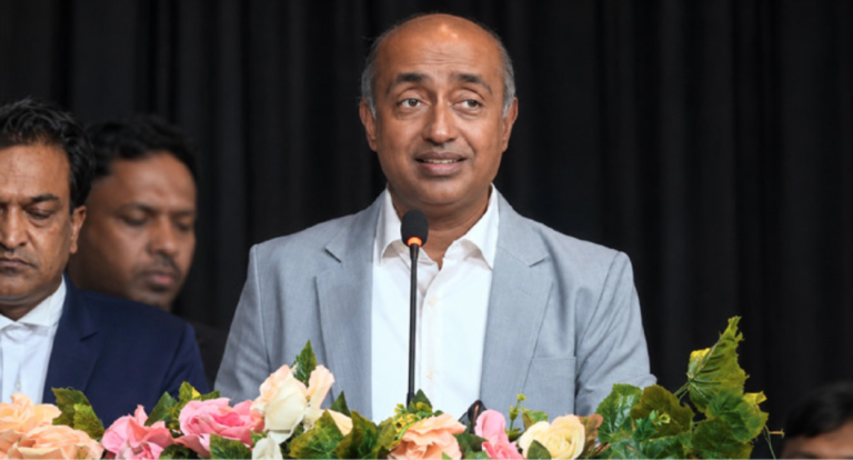 সাবেক রাষ্ট্রপতির বিরুদ্ধে ওঠা দুর্নীতির অভিযোগ সরকার পর্যালোচনা করছে