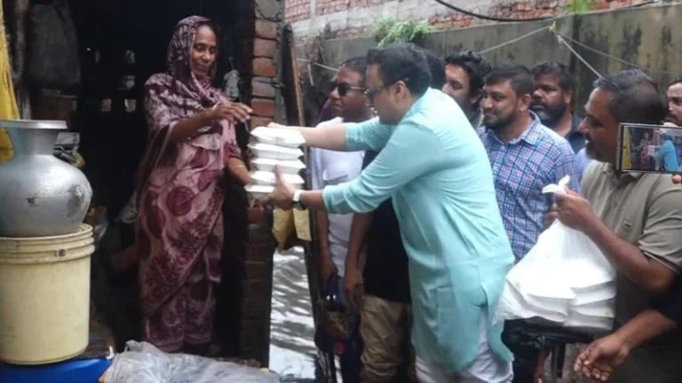 পানিবন্দি মানুষের পাশে সাঈদ আল নোমান