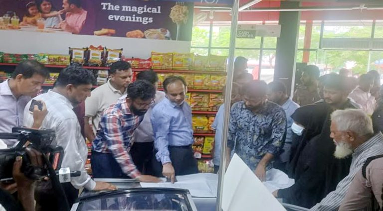 উৎসব সুপার মার্কেট মালিককে ৮ লাখ টাকা জরিমানা