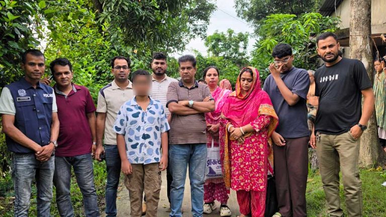 চাঁদপুরে ‘নিখোঁজ’ সেই ব্যবসায়ী পরিবার পটিয়ায় উদ্ধার