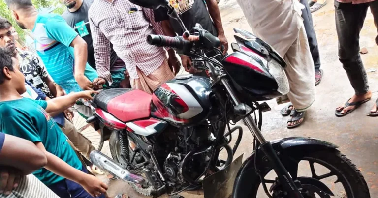 চট্টগ্রামে পিকআপের ধাক্কায় প্রাণ হারালেন বাইক আরোহী খতিব-মুয়াজ্জিন
