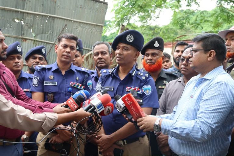 সীতাকুণ্ডের জঙ্গল সলিমপুরে সন্ত্রাস, চাঁদাবাজি, মাদক ও কিশোর গ্যাং প্রতিরোধে জনসচেতনতামূলক সভা