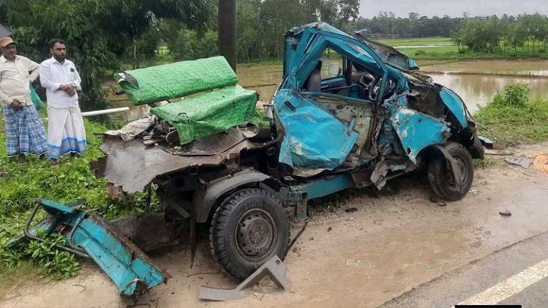চকরিয়ায় বাস-লেগুনা সংঘর্ষে নিহত ৪, আহত ৫