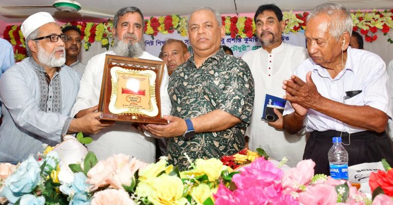 গুণীজনদের উপযুক্ত সম্মান জানালেই সমাজে প্রদীপ্ত মানুষের সৃষ্টি হয়: চবি উপাচার্য