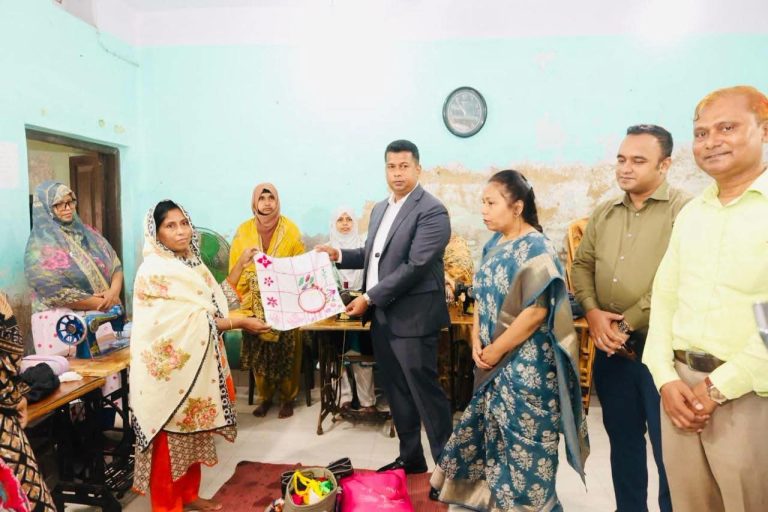 প্রশিক্ষণ শেষে খালি হাতে ফিরবেন নারীরা, জানতে পেরেই উদ্যোগ নিলেন ডিসি জাহিদ