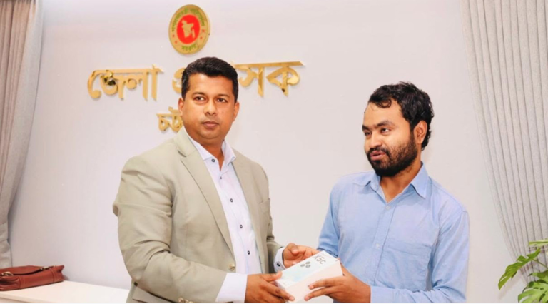 দৃষ্টিপ্রতিবন্ধী আকাশ প্রযুক্তির ছোঁয়ায় আলোকিত হবে: জেলা প্রশাসক