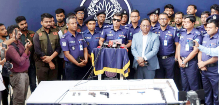 চট্টগ্রামের শীর্ষ সন্ত্রাসী রায়হানের দুই সহযোগী গ্রেপ্তার