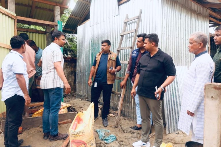 বাঁশখালীতে বন্যায় ক্ষতিগ্রস্ত ১০০ পরিবারকে ঘর দেবেন প্রধানমন্ত্রী, তদারকিতে জেলা প্রশাসক