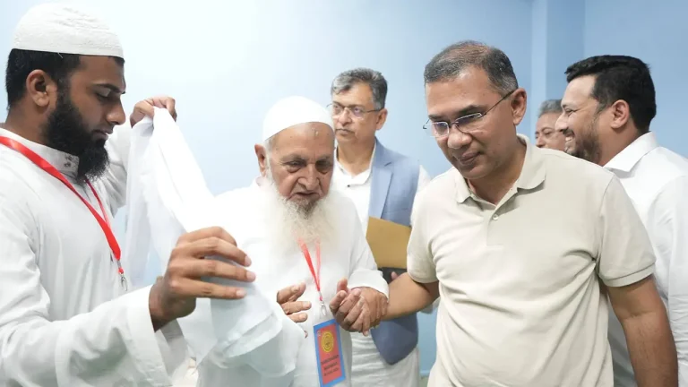 হেফাজতের আমির মুহিব্বুল্লাহ বাবুনগরীর সঙ্গে প্রধানমন্ত্রীর সাক্ষাৎ