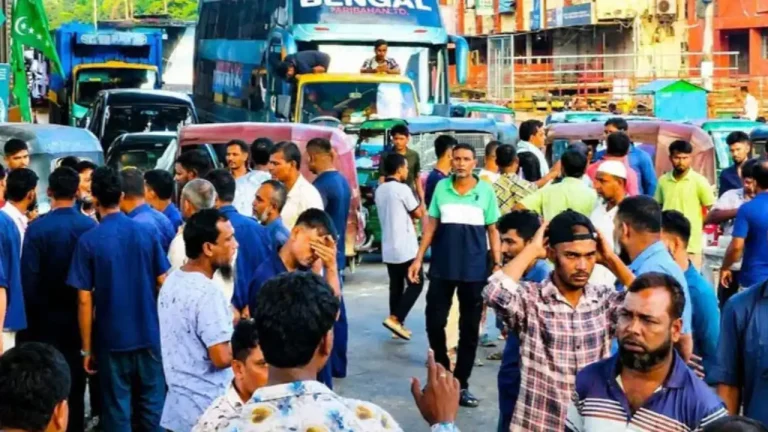 চট্টগ্রামে গ্যাস না পেয়ে সড়ক অবরোধ