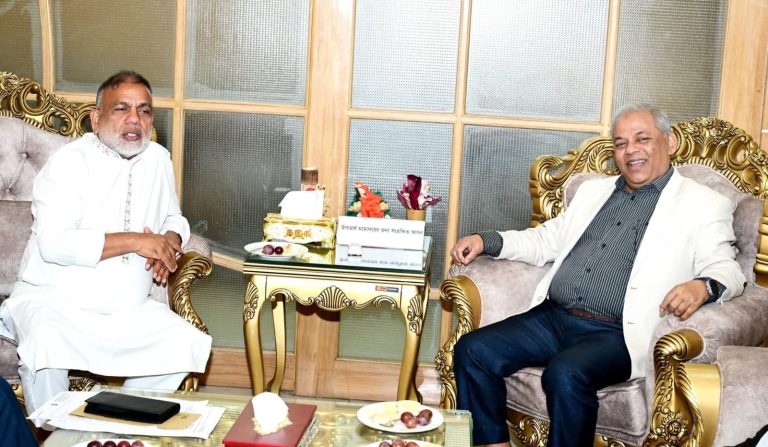 চবিতে ১০টি এসি বাস দেওয়ার ঘোষণা জসিম উদ্দিন ও আলমাস- ইউনুচ ফাউন্ডশনের