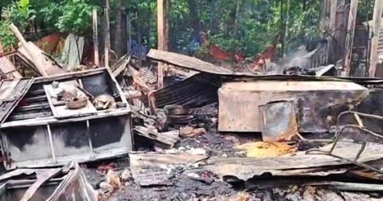 হাটহাজারীতে আগুনে পুড়ল ৬ বসতঘর