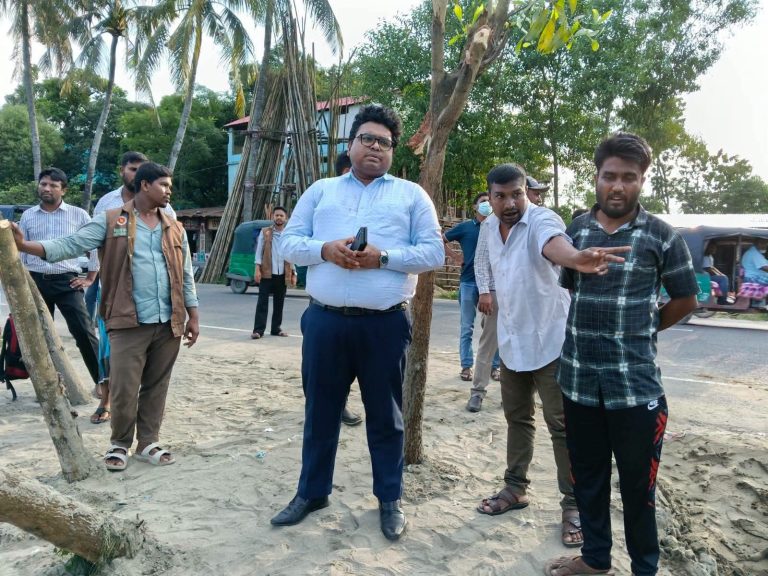 হাটহাজারীতে অবৈধ স্থাপনা উচ্ছেদ