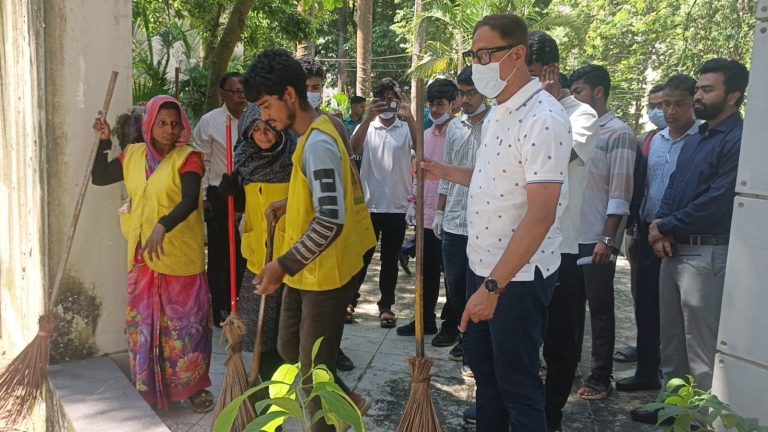 ডেঙ্গু রোগীদের চিকিৎসায় সর্বাধুনিক চিকিৎসাপদ্ধতি ব্যবহার করা হচ্ছে: মেয়র ডা. শাহাদাত হোসেন