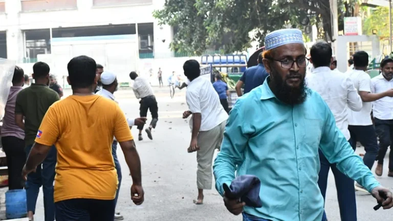 ইসলামী ব্যাংক ঘিরে ফের উত্তেজনা, দুই পক্ষের সংঘর্ষে আহত অর্ধশতাধিক