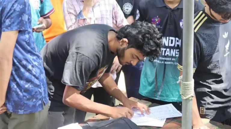 চুয়েটে সাবেক ভিসিকে পুনর্বহালের দাবিতে গণস্বাক্ষর