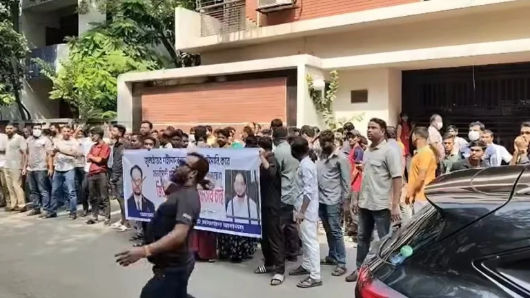 গ্রেপ্তারের দাবি তুলে জি এম কাদেরের বাড়িতে একের পর এক ঢিল
