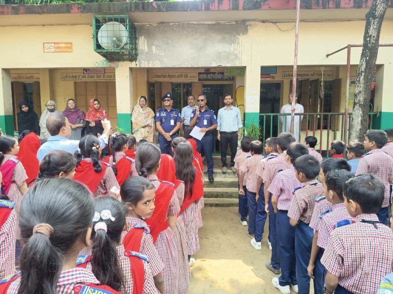 ‘নিরাপদ সড়ক, নিরাপদ জীবন—সচেতনতায় এগিয়ে আসুক আগামীর প্রজন্ম’