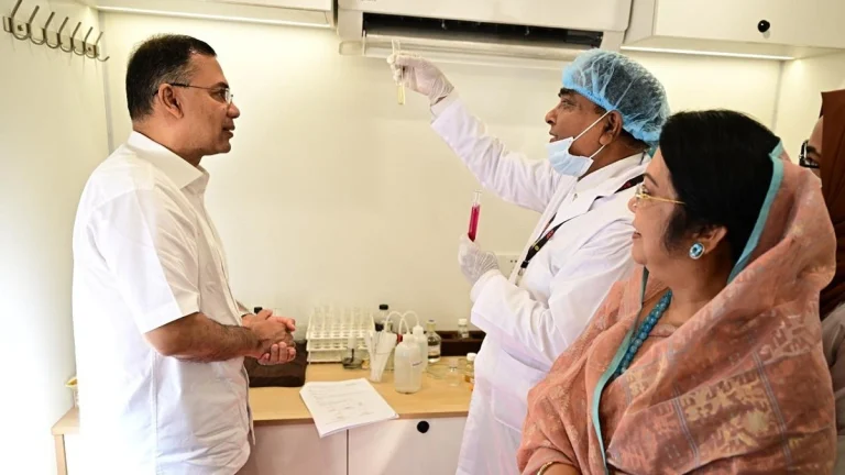 নিরাপদ খাদ্য পরীক্ষার ভ্রাম্যমাণ ল্যাব পরিদর্শন প্রধানমন্ত্রীর
