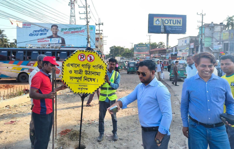 বাসস্ট্যান্ডে ও কাচারি সড়কে যানজট প্রতিরোধে উচ্ছেদ অভিযান